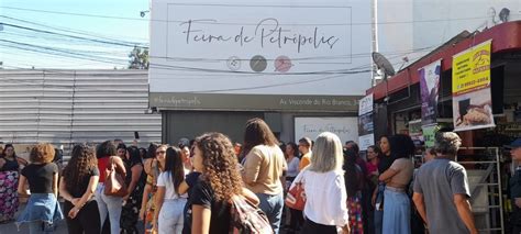 Prestes A Ter De Desocupar A Rea Comerciantes Da Feira De Petr Polis