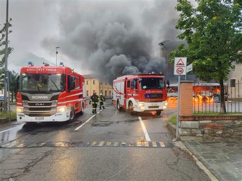 Borgofranco D Ivrea Autobus In Fiamme A Borgofranco Prima Il Canavese