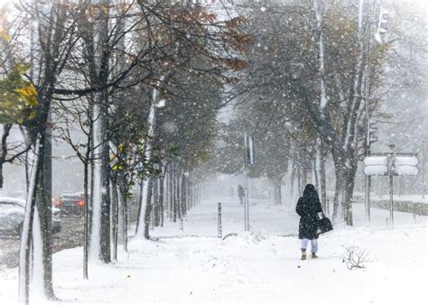 Las Tormentas De Nieve E Interrupciones Del Suministro El Ctrico