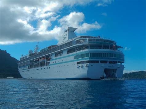 M S Paul Gauguin Off Bora Bora M S Paul Gauguin Anchored O Flickr