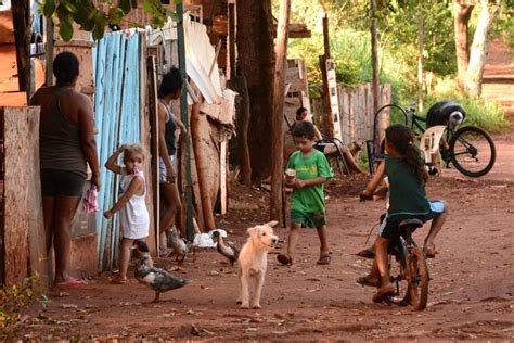 Pobreza Extrema Realidade De Das Crian As Em Favelas Correio Do