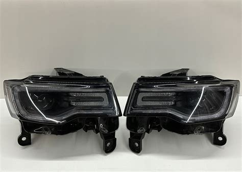 Lampy przód prawa lewa JEEP GRAND CHEROKEE WK2 LIFT SRT XENON SKRĘTNY