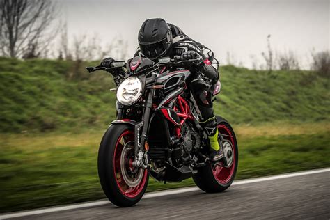 Mong muốn chạy mô tô không cần côn tay trở thành hiện thực với mẫu naked bike mới của MV agusta