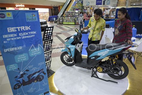 Pameran Konversi Motor BBM Ke Motor Listrik ANTARA Foto