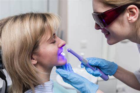 Cómo elegir una Lámpara de Fotocurado para tu Clínica Dental o