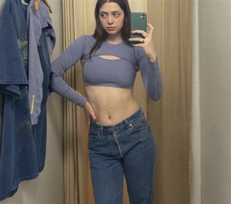 Lizzy Mcalpine Via Ig In 2022 Cropped Jeans Outfit Women Cropped Jeans