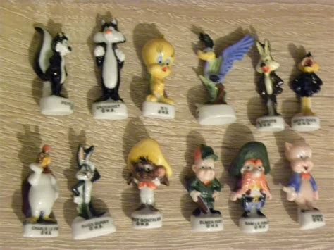 SERIE COMPLETE FEVES Looney Tunes Titi Gros Minet Bip Bip Coyotte Bugs