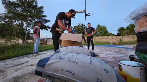 Alcaldía entrega materiales para rehabilitación de cancha en Viboral II