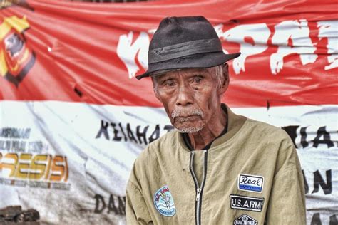 Kisah Penuh Perjuangan Kakek Maman Tukang Becak Yang Berjibaku Dengan