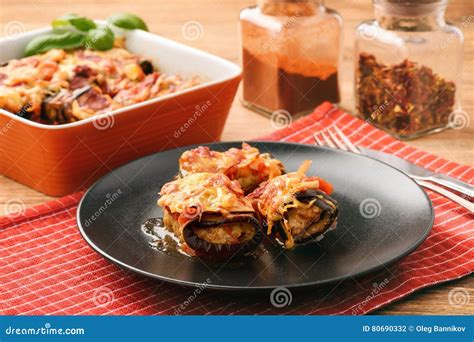 Berenjenas Asadas Rellenas Con La Carne Picadita Y Cocidas Con Los