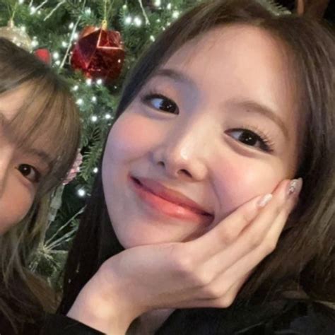 Matching Pfp Momo And Nayeon Nayeon Momo Kpop Couples Couples Icons