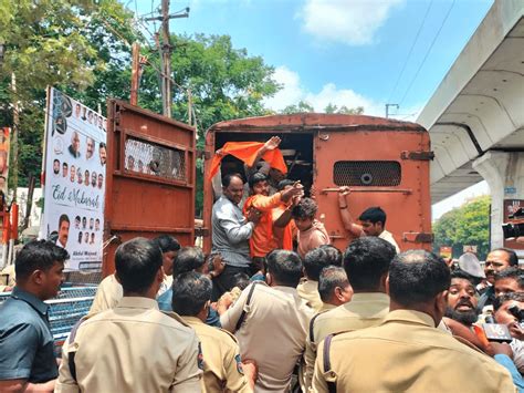 Hyderabad: Bajrang Dal protests at Congress' office for PFI comparison