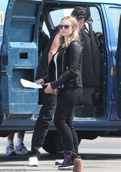 Kristen Bell Parades Her Post Pregnancy Curves In Tight Black Jeans As She Gets To Work On The