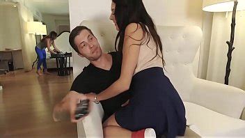 Mamá me atrapó follando a mi hermanastra XVIDEOS