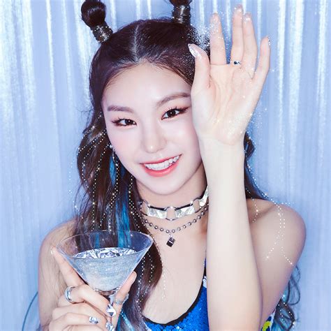 Itzy Members Profile K Pop Database