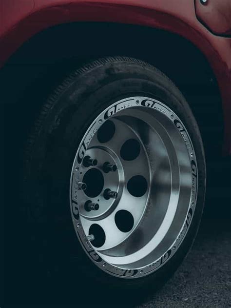 Our 5 Star Tyres Advice: Damaged Rim Repair or Replacement?