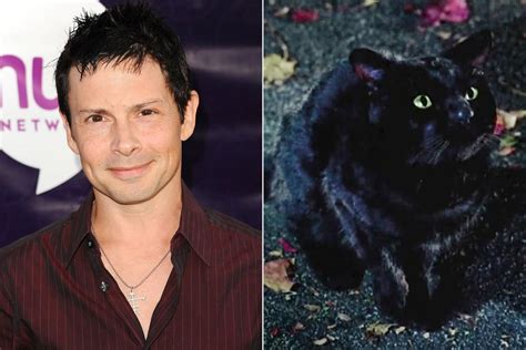 Original Thackery Binx voice actor not returning as black cat for Hocus ...