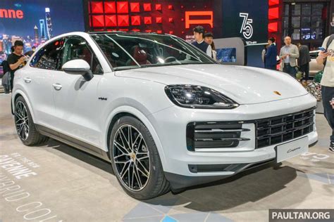 2024 Porsche Cayenne Facelift Debuts 3 0L V6 Base And Hybrid 4 0L V8