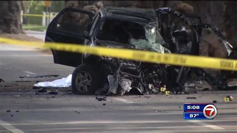 2 Killed 2 Hospitalized After Suv Slams Into Tree Catches Fire In