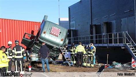 Transport Online Drie Gewonden Bij Ernstig Ongeval Vrachtwagen En