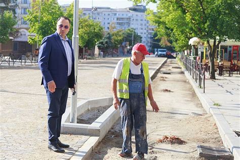 Foto A Fost Turnat Primul Strat De Asfalt Pe Pista De Biciclete De Pe