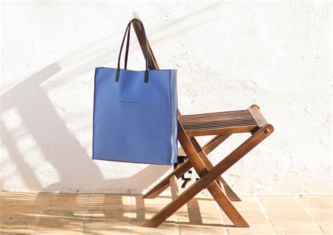 Meet The Kingly Tote Smythson