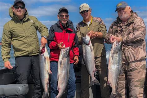 2024 Excursión privada de pesca guiada por salmón para 6 días