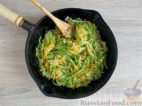 Рецепт: "Лапша" из кабачков с луком, морковью и яйцами на RussianFood.com