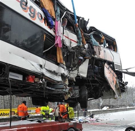 Vollsperrung Auf A Drei Tote Bei Busunfall In Sachsen Anhalt Welt