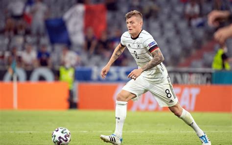 FC Bayern Toni Kroos äußert sich zu Kritik an Ibiza Reise Sport