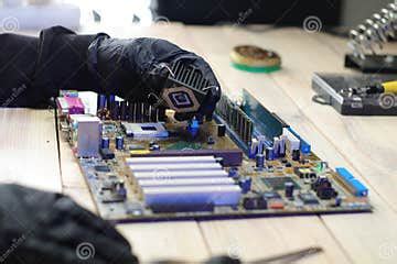 Replacement of the Chipset Cooling System from the Computer Motherboard ...