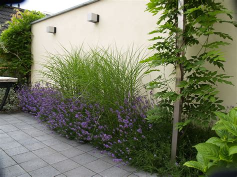 Ommuurde buitenkamer Hoogland Karin van den Hoven Tuin ideeën