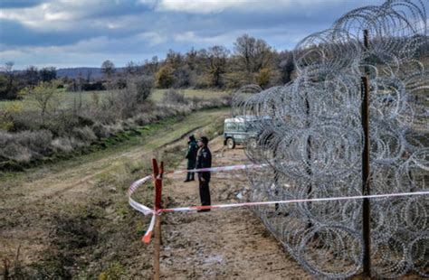 Economica net Ungaria ridică al doilea gard la graniţa cu Serbia