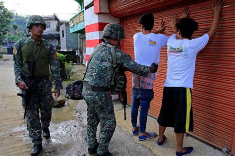 Evacuees From Marawi Frisked Abs Cbn News