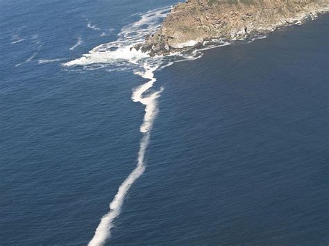 The Cape Point where the Atlantic and Indian Ocean meet. | Two oceans ...