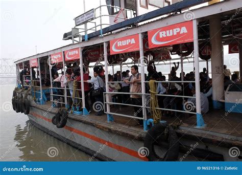 Boat Crosses the Hooghly River in Kolkata Editorial Photo - Image of hinduism, fast: 96521316