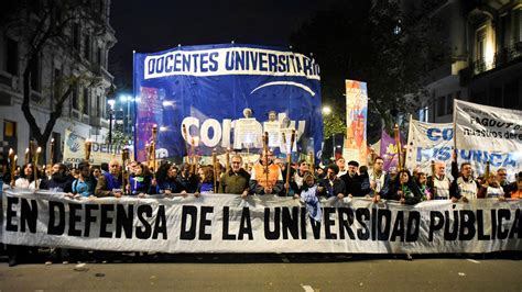 Argentina Se Apronta A Multitudinaria Protesta De Universidades