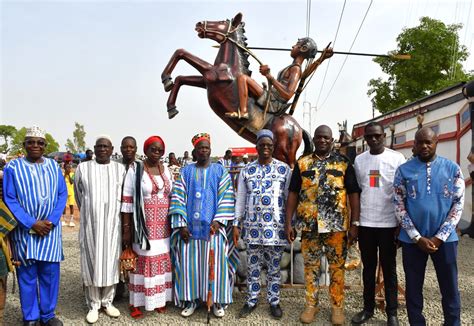 Monuments Leffigie Des Personnages Historiques Du Burkina Faso Le