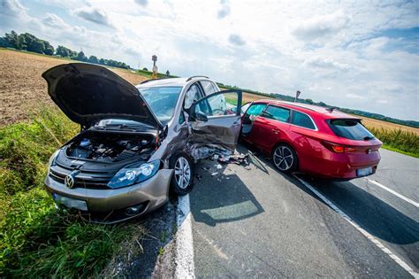 Unfall in Welver Vorfahrt missachtet VW fährt los Seat Hybrid