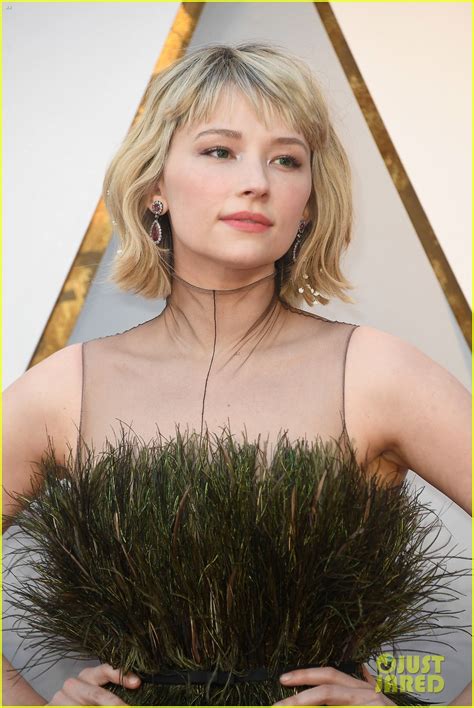 Haley Bennett Strikes A Pose On The Red Carpet At Oscars 2018 Photo