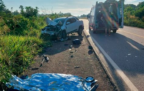 Ocupantes de moto morrem em colisão frontal carro de passeio na BR