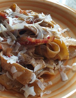 Pappardelle Con Crema Di Aglio Nero E Stracciatella Guanciale