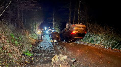 Fulda Auto überschlägt sich nach Wildschwein Unfall bei Hessenmühle