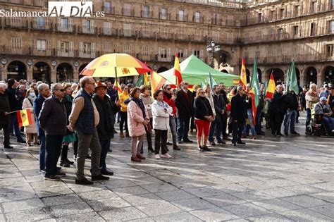 Simpatizantes de Vox se concentran contra Sánchez y contra la