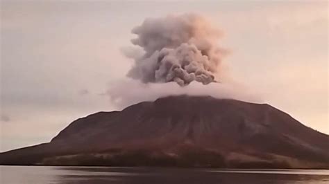 Stasiun Pemantauan Seismik Rusak Dihantam Material Erupsi Gunung Ruang