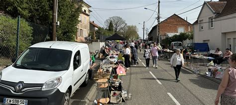 Sarralbe La Foule Des Beaux Jours Aux Puces De Rech