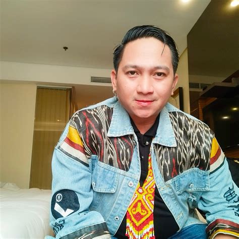 Ordinary - Ordinary Lives: The Story of Jocs Some stories don’t just