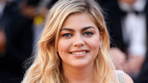 C est hyper gênant Louane se confie sur un de ses rêves érotiques