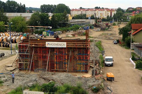 Estakada Lipska Wielicka trasa tramwajowa i rowerowa 8 metrów nad