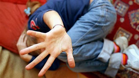 Vuoi sposarti con un gay Allora tirati giù i pantaloni i due